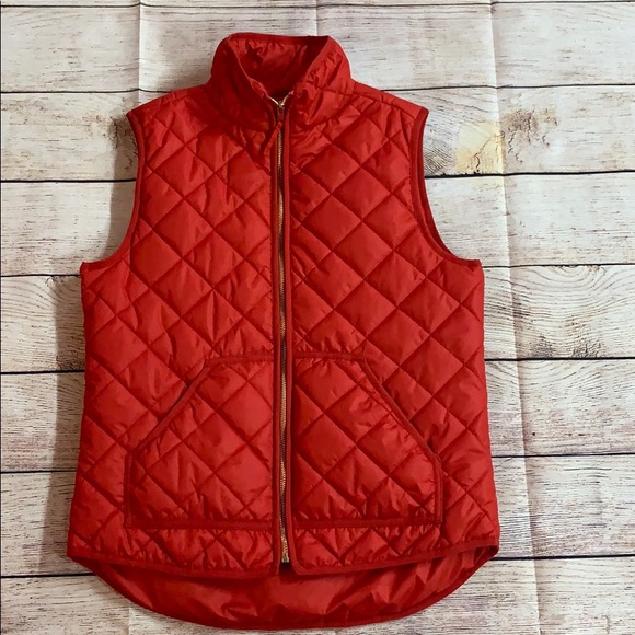 Red vest - Picture 1 of 1
